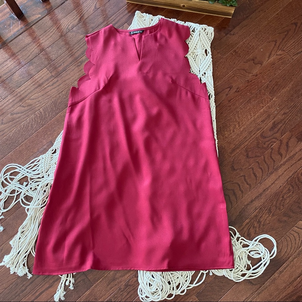 Shein • Scalloped sleeveless shift dress - Picture 2 of 6